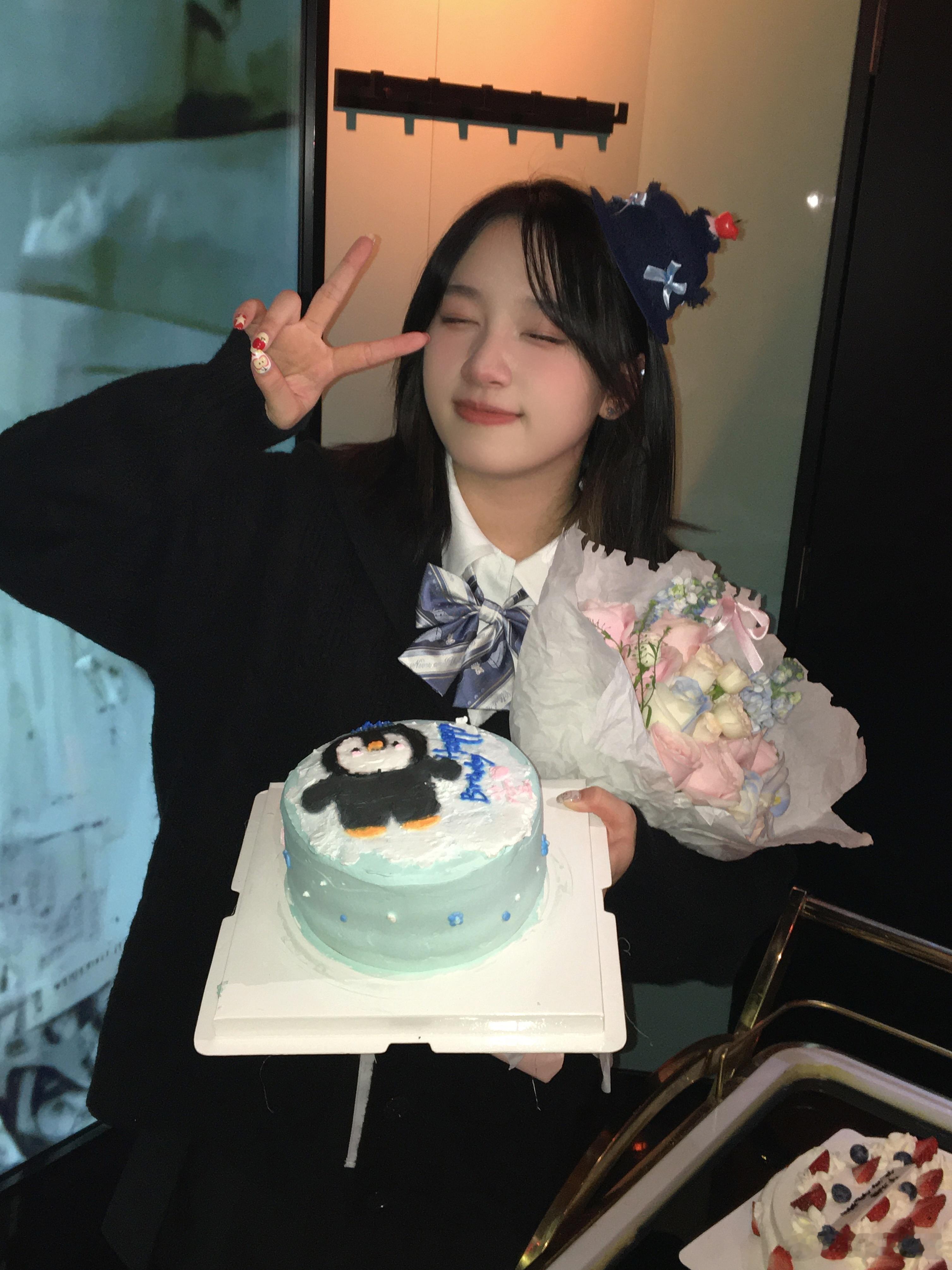 幸福的19岁唐怡萱[超话]生日快乐20岁不负每一次热爱  ​​​