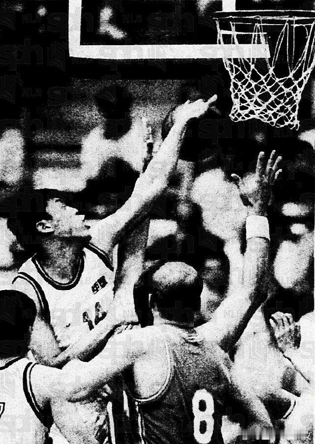 1992年7月26日，巴塞罗那奥运会男篮小组赛，中国队首战遭当头棒喝，75比11