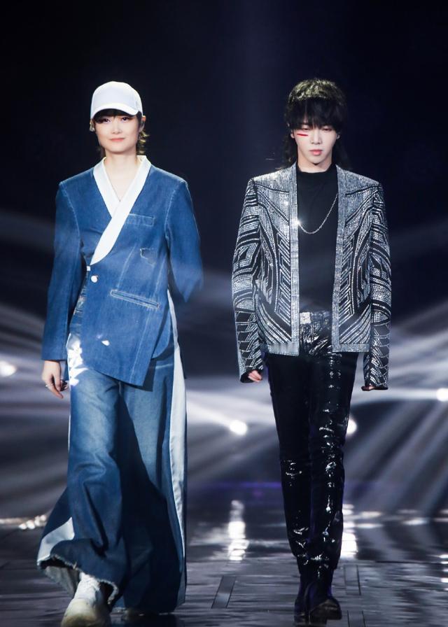 这俩人到底是谁在捧？
女人不像女人，男人不像男人！
中国那么多选秀节目，
为什么