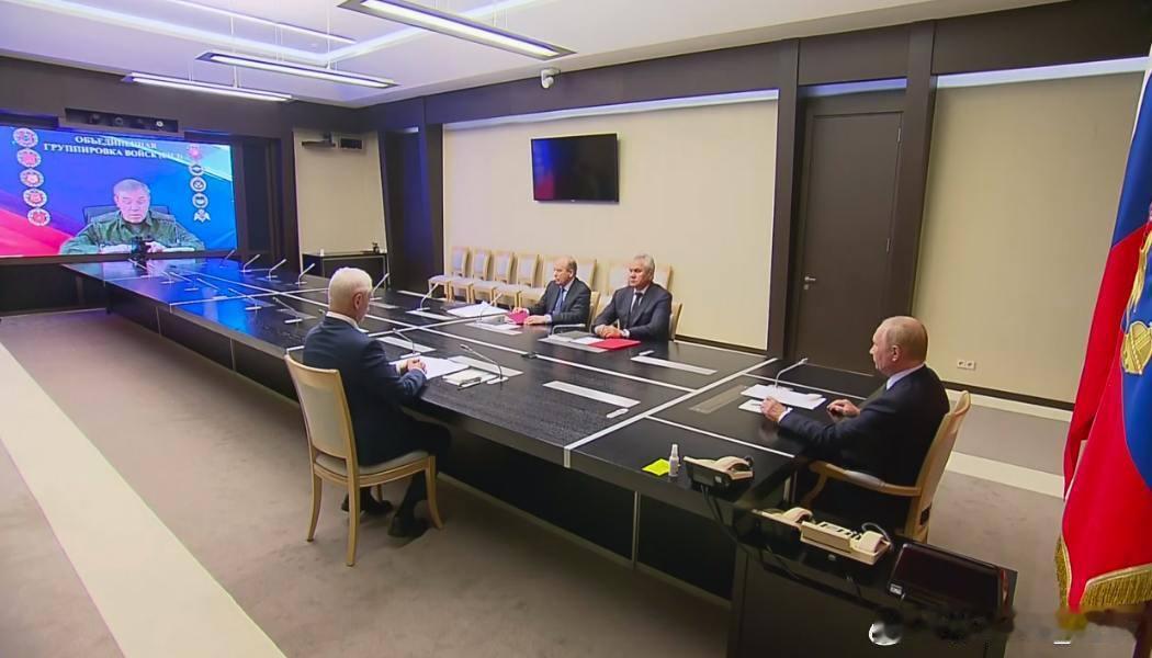 格拉西莫夫向普京汇报库尔斯克地区局势俄军总参谋长表示，乌军在库尔斯克地区损失达3