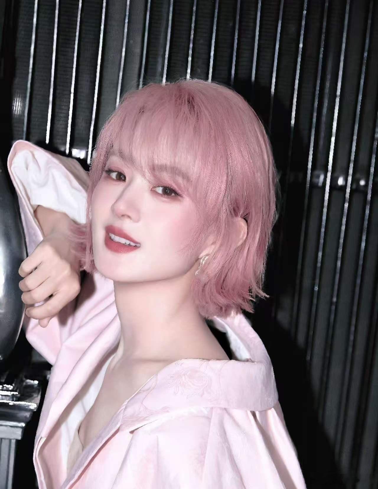 刘诗诗、赵丽颖新粉红女郎CP 来啦！时尚感拿捏有木有