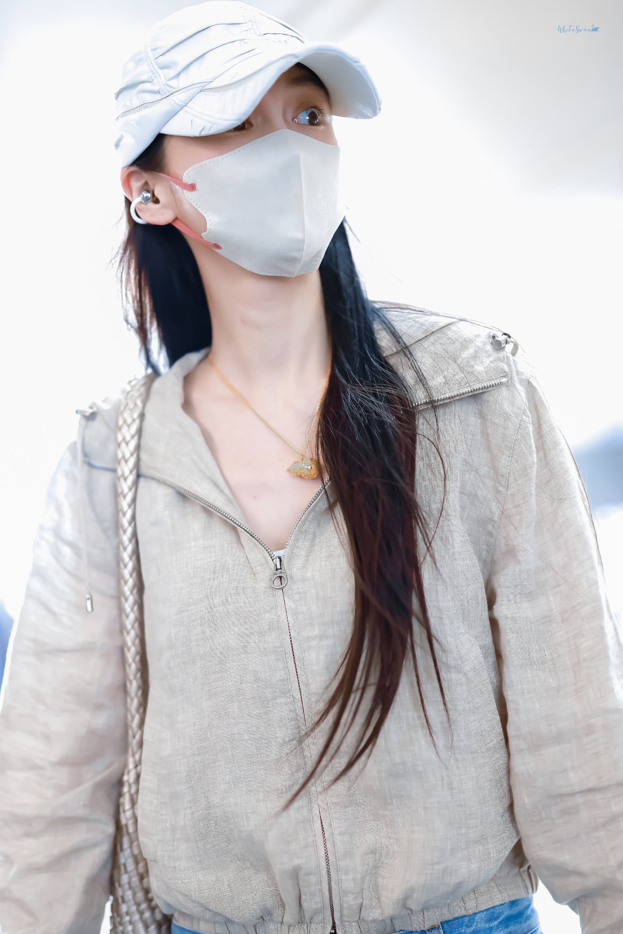angelababyangelababy “追随光 我对你的爱意永远热烈真诚”