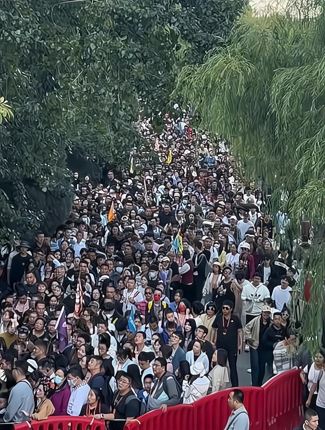带父母旅游是必须的吗不能说带父母旅游是必须的，只能说在条件允许的前提下，应该带父