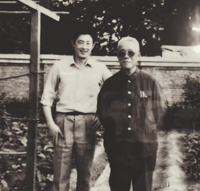 1975年秋，兰州军区司令韩先楚上将前往山西考察，参加了一次学习会。会后，韩司令