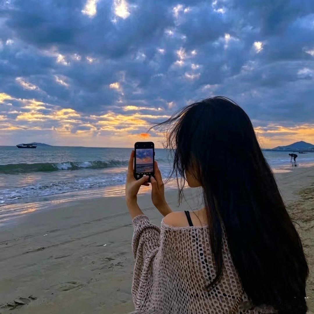 WeChat | 氛围感拉满的头像 “丁达尔效应出现的时候，光就有了形状” 