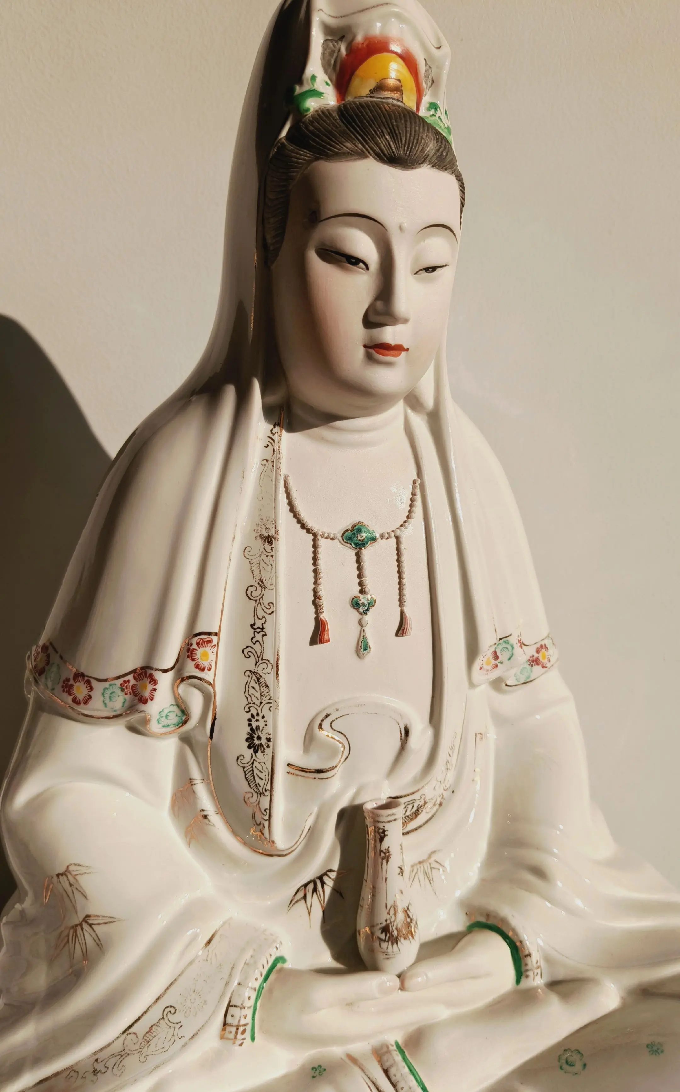 千处祈求千处应，苦海常作度人舟。