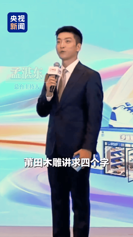 木雕3D清明上河图 木雕师4年雕出清明上河图 木雕师郑春辉的《清明上河图》木雕，