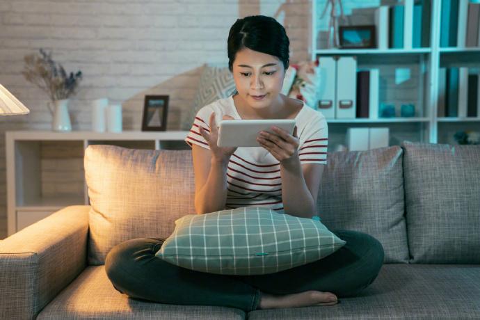 【女子称熬夜致免疫力低下确诊紫癜，希望年轻人不要经常熬夜】
据中国网看点报道，8