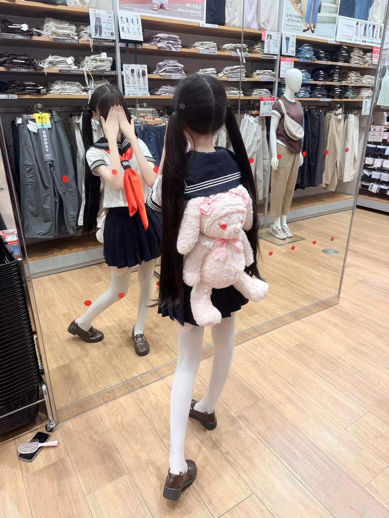 你接触的女孩太多我在你眼里不过是一个情迈初开稚气未脱的女孩子
