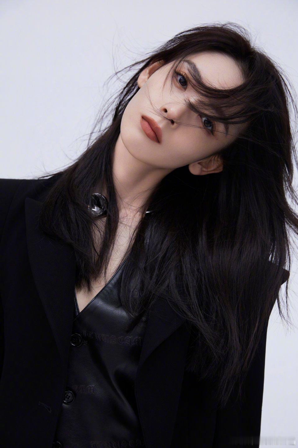 陈瑶一公第14名从初舞台到一公不断突破，陈瑶用实力收获第14名，成绩见证努力，期