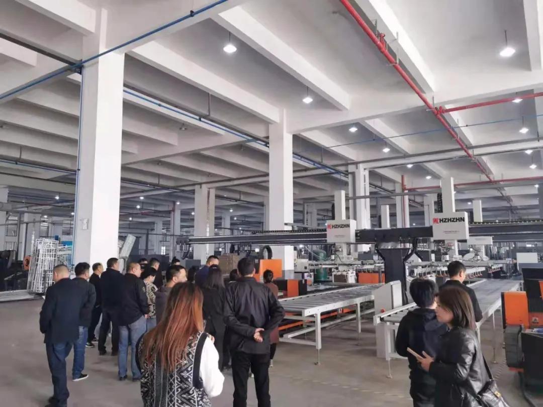 经销商参观工厂容易进入哪三大误区？
一、讲解介绍误区
1. 一味夸大宣传，虚报产