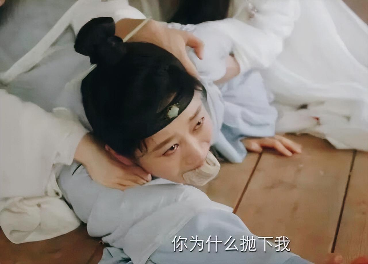 杨紫在谈及新剧开拍的时候，说自己的表情很精彩。对于这个问题，杨紫说，当她面对巨大