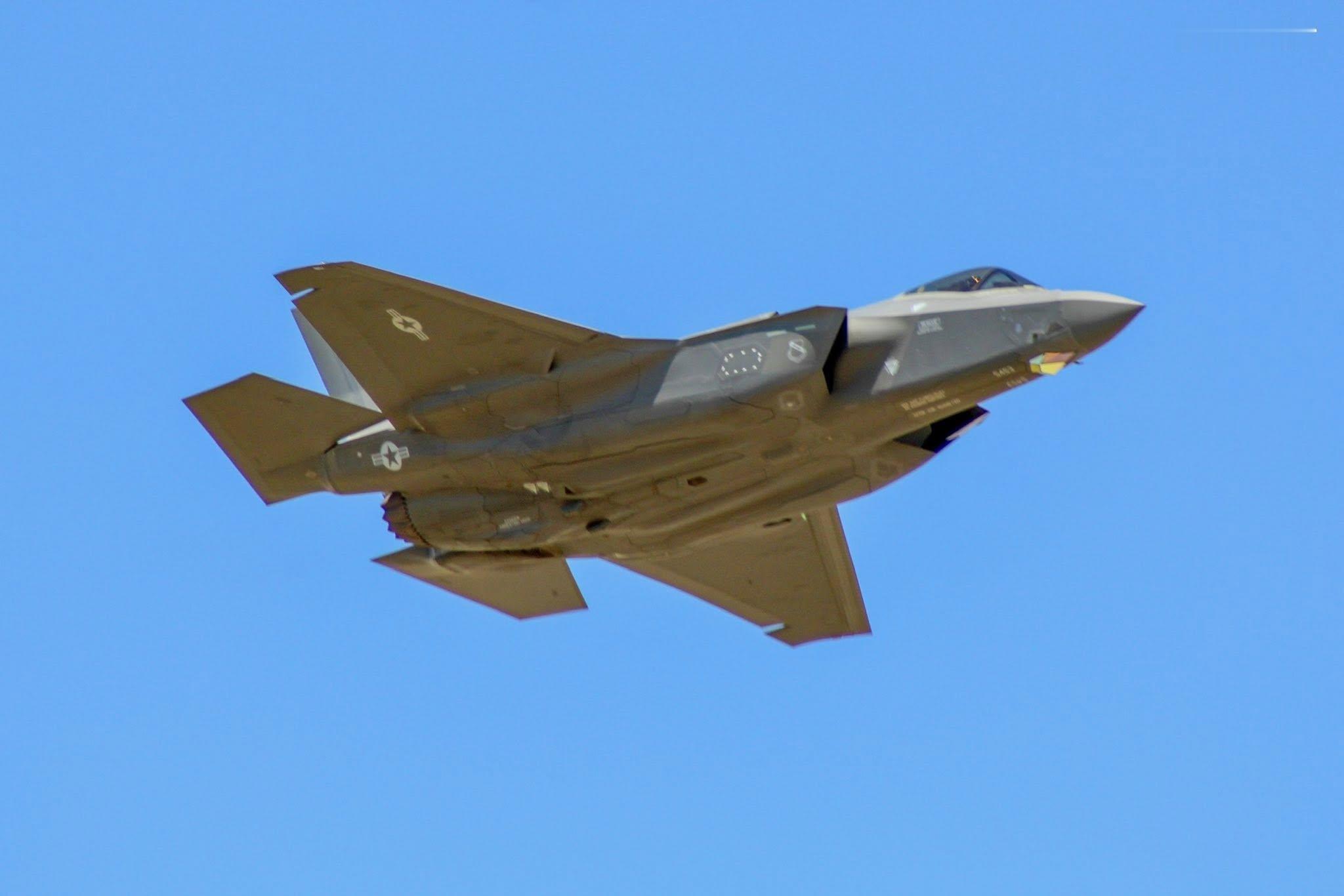 希尔空军基地上空的F-35A ​​​