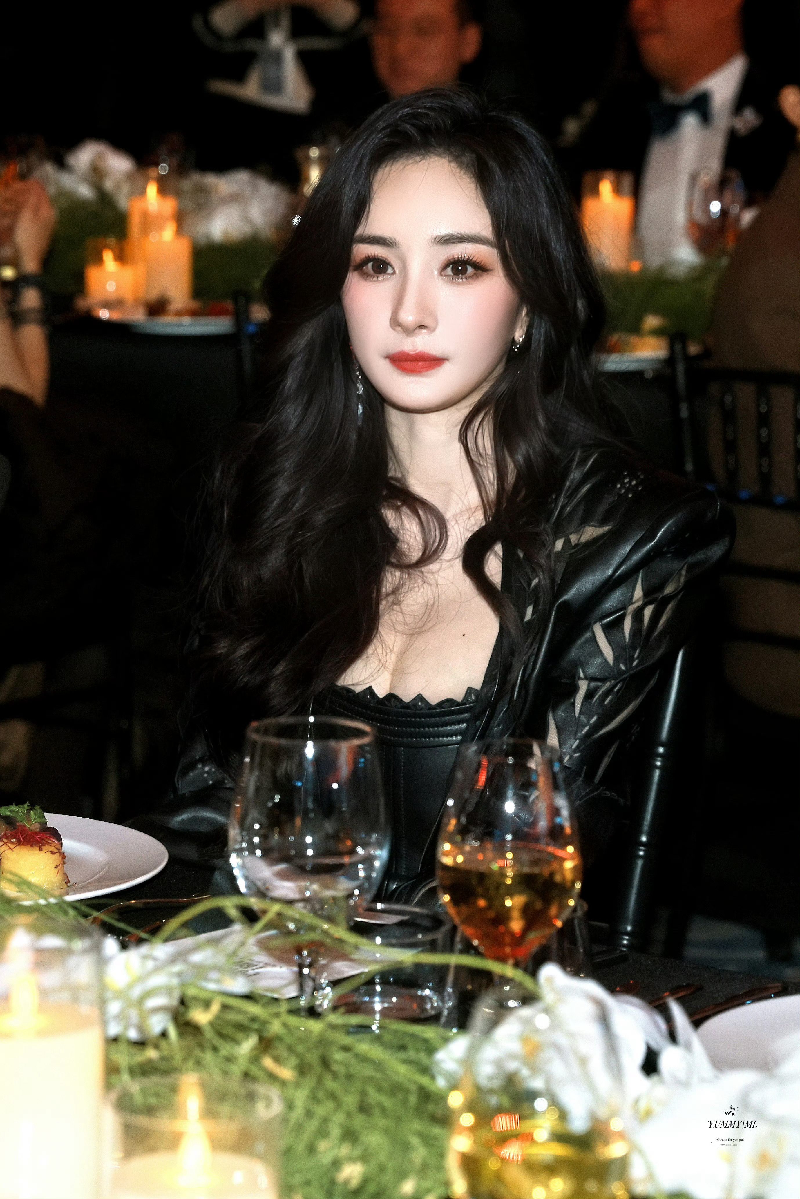 杨幂独有的防伪标识胸有大痣   