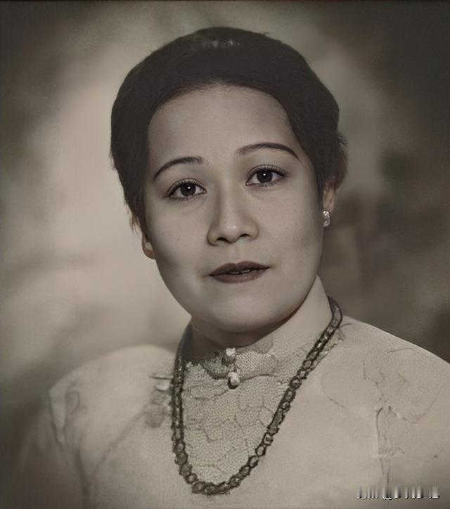 民国最强“新娘”！宋霭龄洞房拔枪，这波操作太硬核！
 
1914年，宋霭龄与孔祥