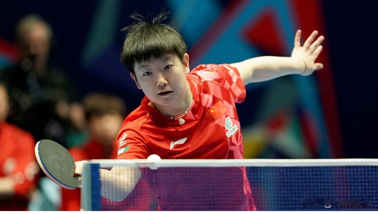 伦敦世乒赛女子团体小组赛，中国队3-0轻取罗马尼亚队迎来开门红。

首盘，孙颖莎