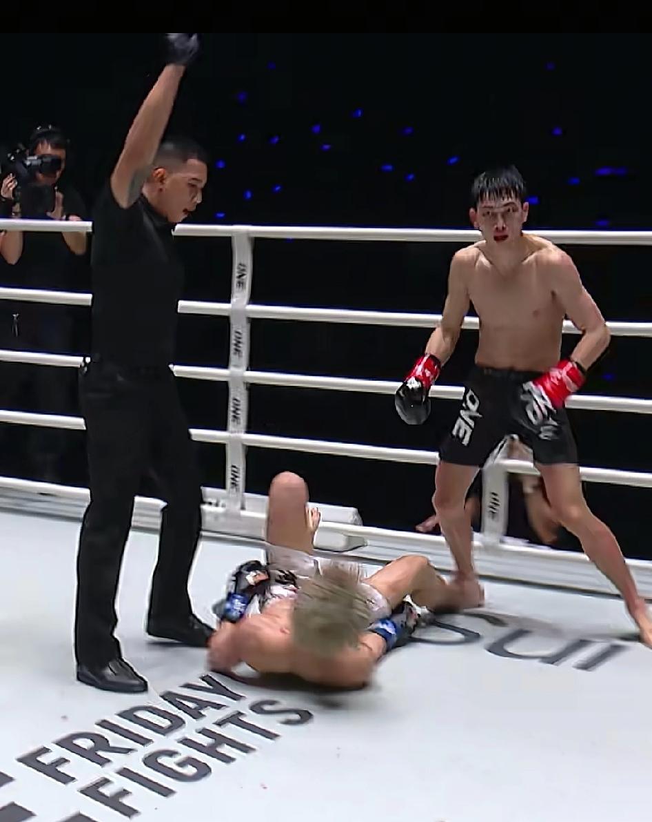 我要上精选-全民写作大赛我国在自由搏击和泰拳领域又出现一位年轻的虎将，他就是来自