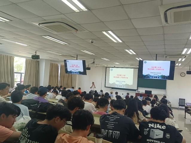 拆掉大学“专业墙”！现在的拔尖牛人，都是怎么炼成的！


我是墙哥！现在的大学到