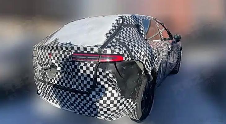 长安启源全新的SUV谍照曝光，有消息称其或为Q06车型。从谍照里看，这台车采用了