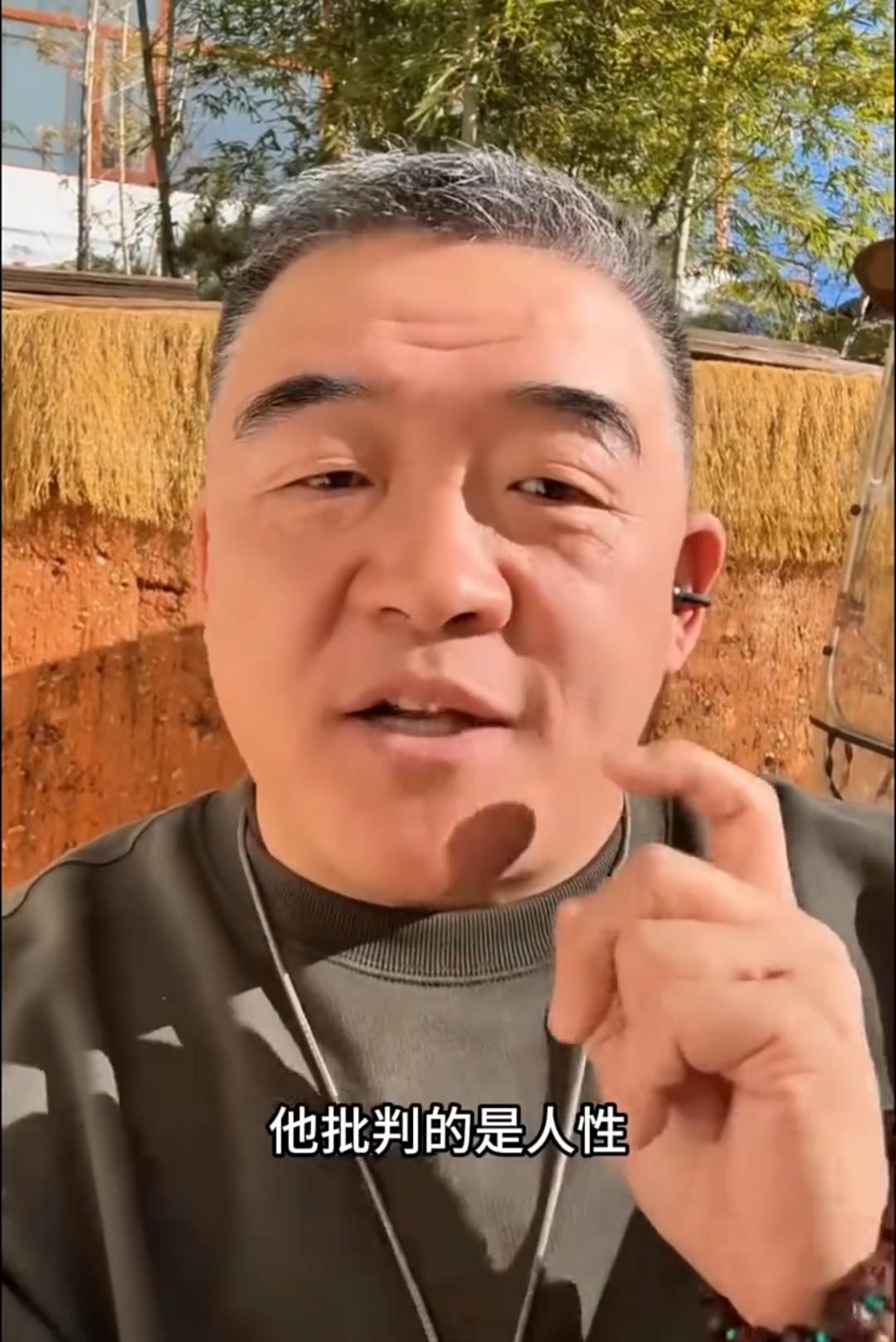 昨晚又看了这位偷渡客的直播，他的观点让人笑尿。他说：“爱波斯坦档案的调查卷宗虽然