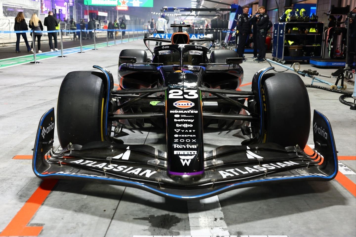 威廉姆斯车队本周特别版赛车涂装实车效果👀via.车队社媒