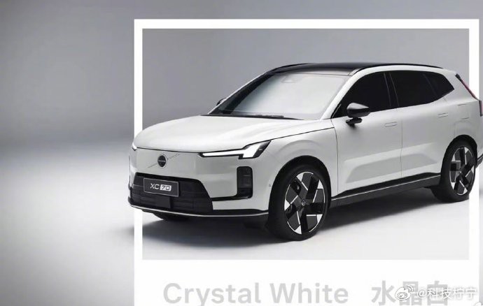 探索沃尔沃新XC70，体验1.5T插电混动技术带来的澎湃动力。雷神之锤前脸设计，