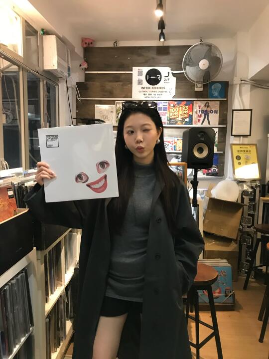 下雨天路过了一家唱片店💿