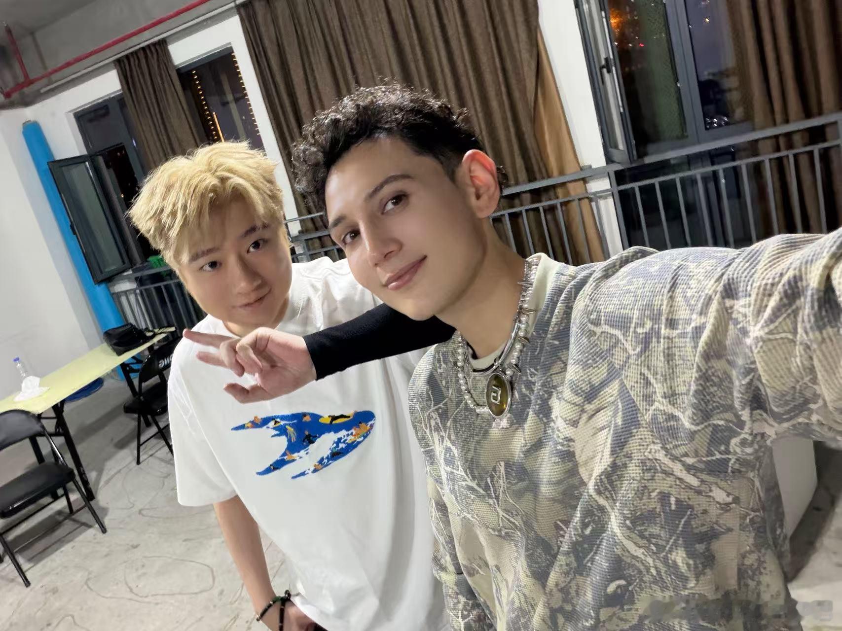王以太艾热新歌CrazyLove上线王以太艾热新歌CrazyLove 王以太和艾