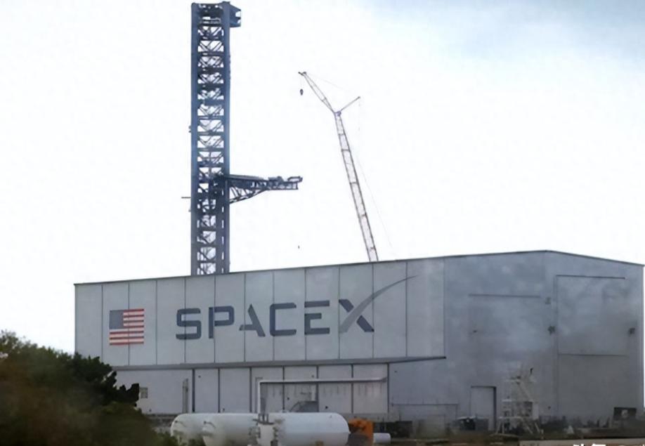 凭借硬核火箭技术圈粉无数，被奉为科技标杆的SpaceX，真实盈利模式出人意料：据