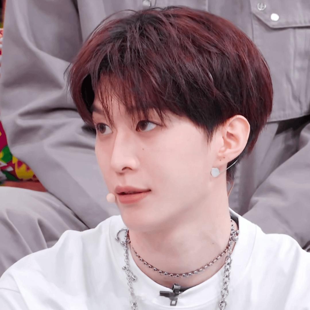 范丞丞综艺感范丞丞不愧是内娱显眼包天花板！即兴反应超强，造梗接梗轻松自然，频出爆