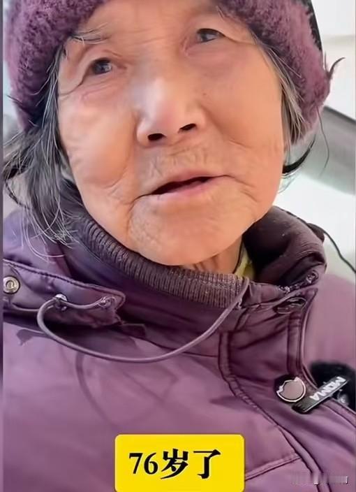 老伴走了，女儿不认，盐碱地种不出粮，80岁老人商场乞讨：养儿防老，防了个寂寞？