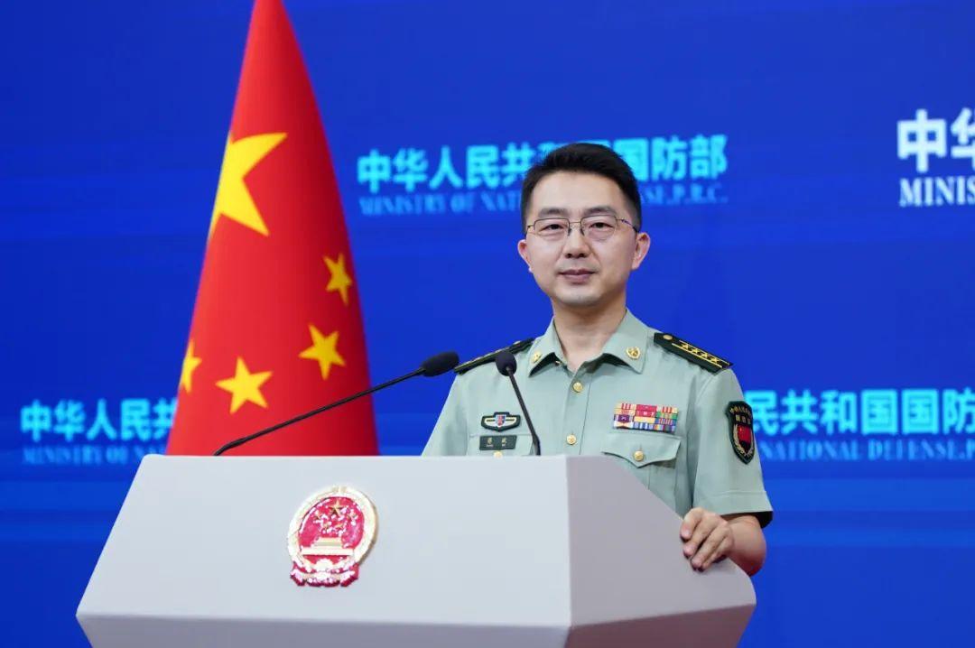 外媒注意到了，这个动作不寻常！中国这一次亮出的可不是单一武器，而是一整套空中打击