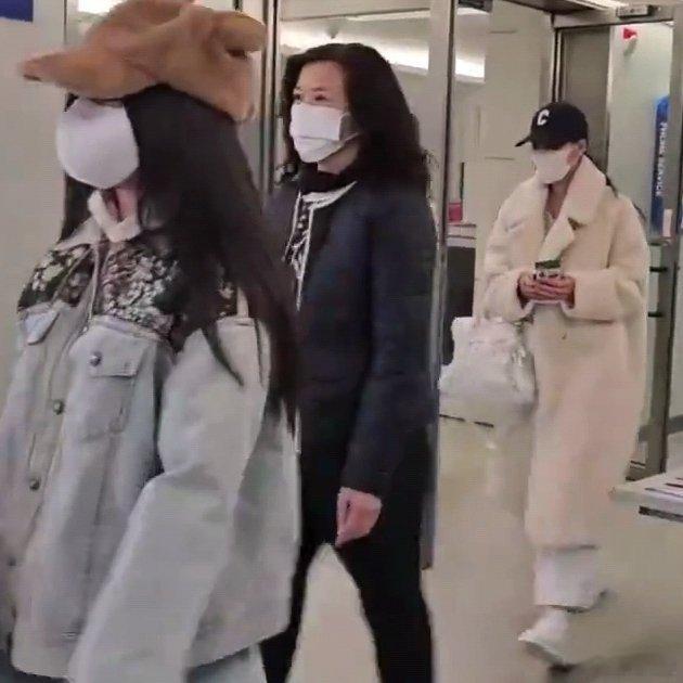 小S两个女儿回台 小S两个女儿回台，不懂就问这是谁拍的照片？ 