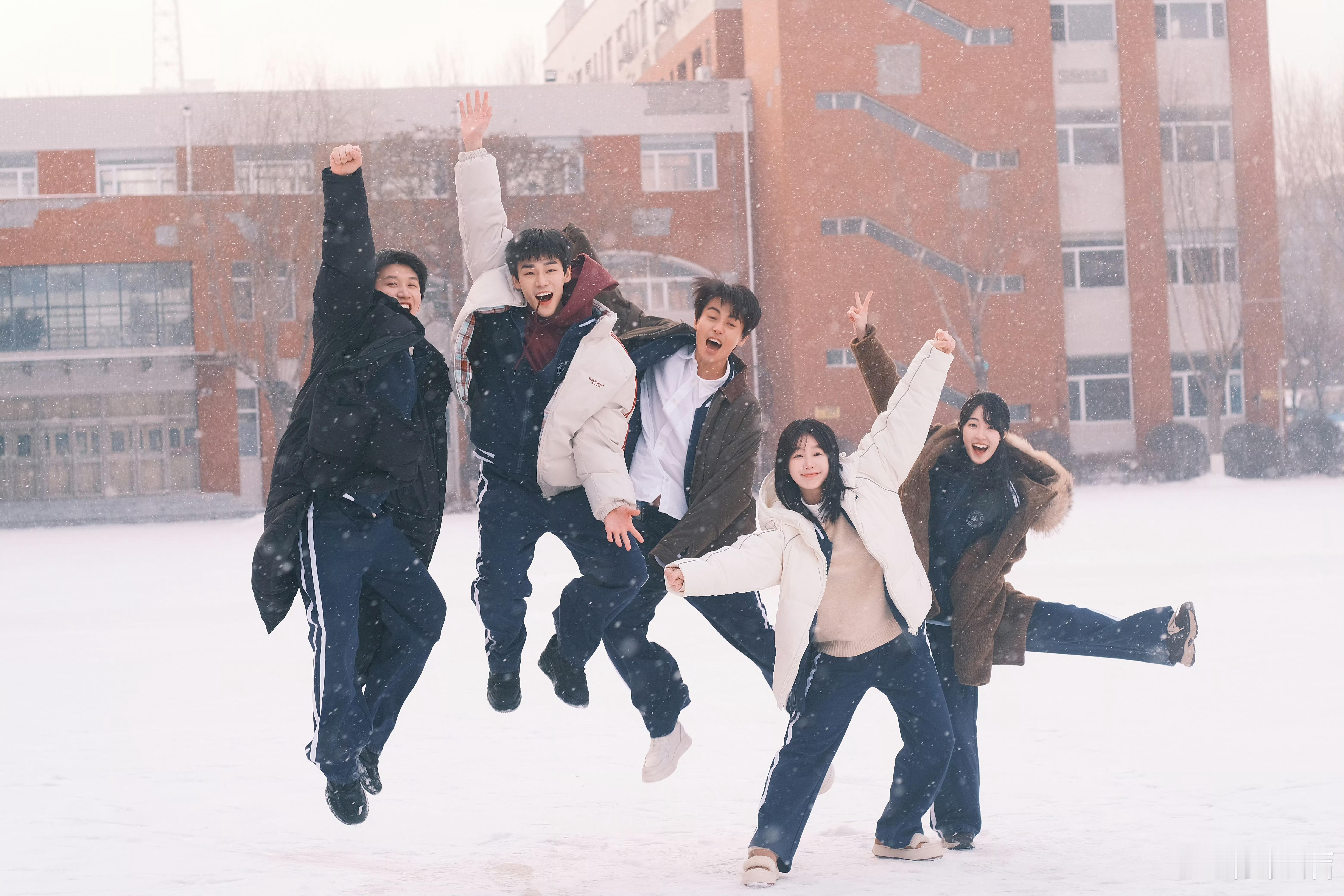 《三人行》这种小众精品剧真的太符合我的喜好了。导演和编剧对长剧的追求很让人动容，