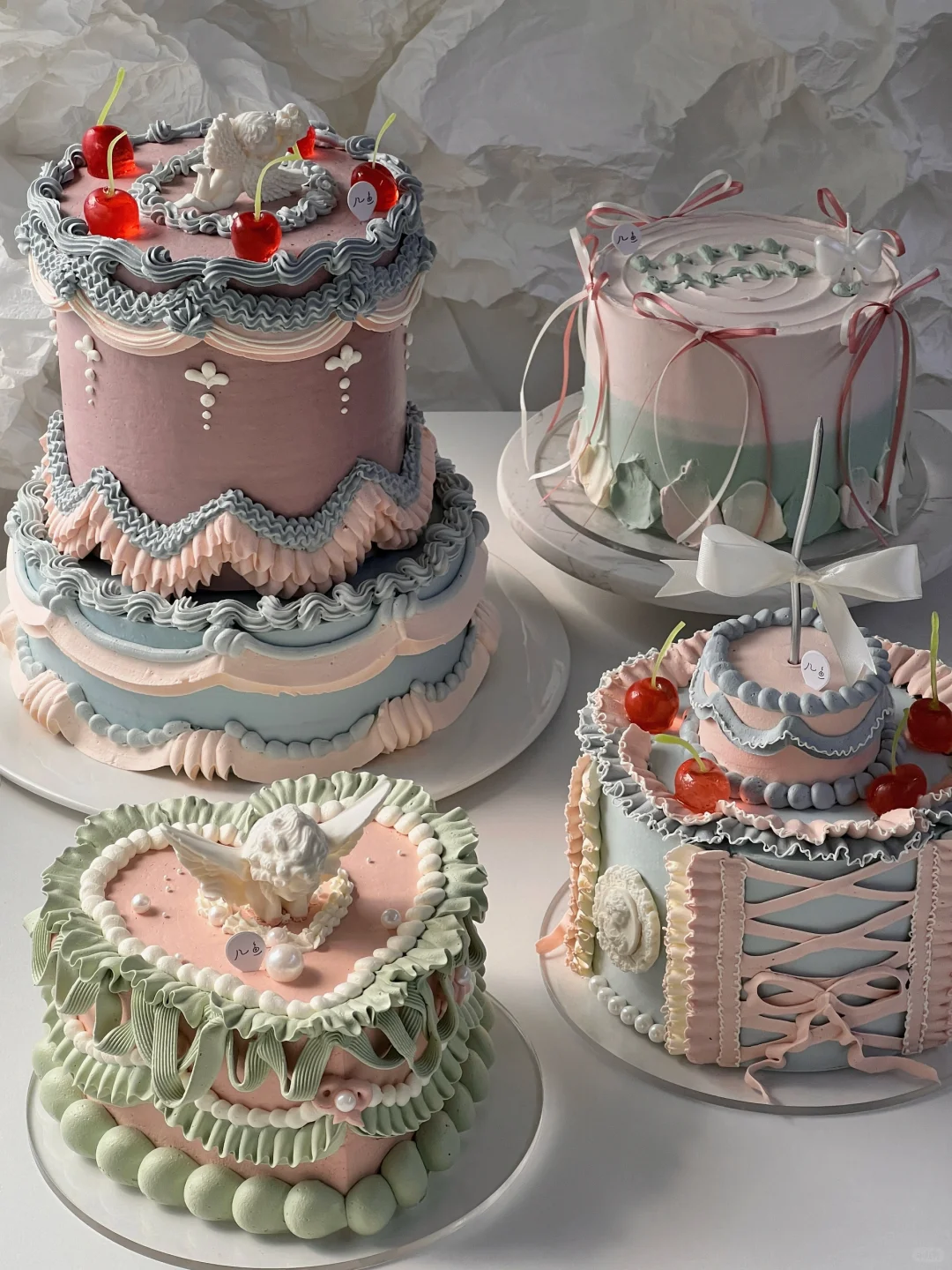 蛋糕烘托了氛围感 有了这些漂亮的复古蛋糕加持~ 节日更充满了仪式感♥️