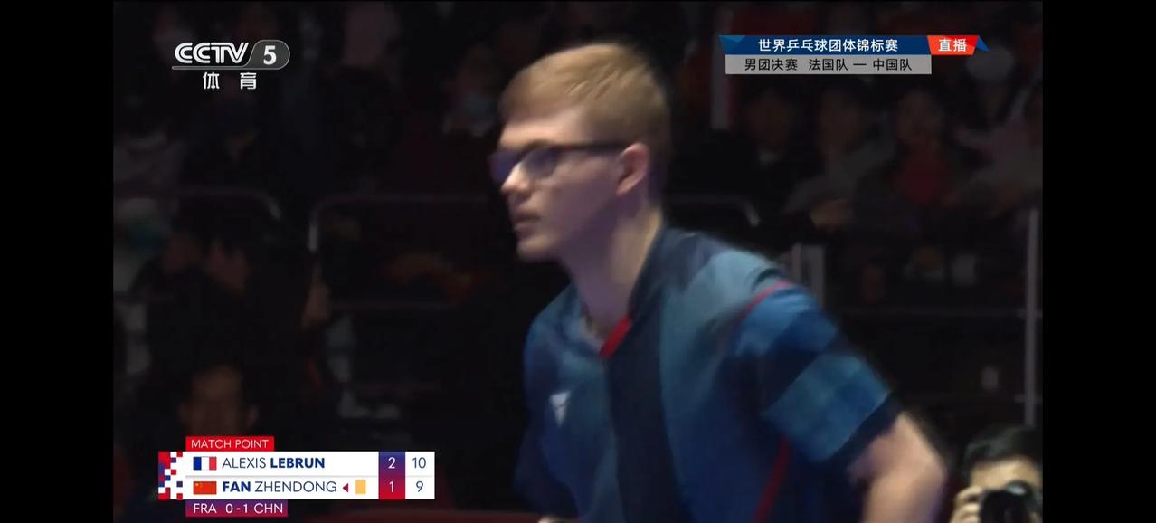 谈一下法国的勒布伦兄弟。
有一些观众可能平时比较少看乒乓球，很难区分大勒布伦和小