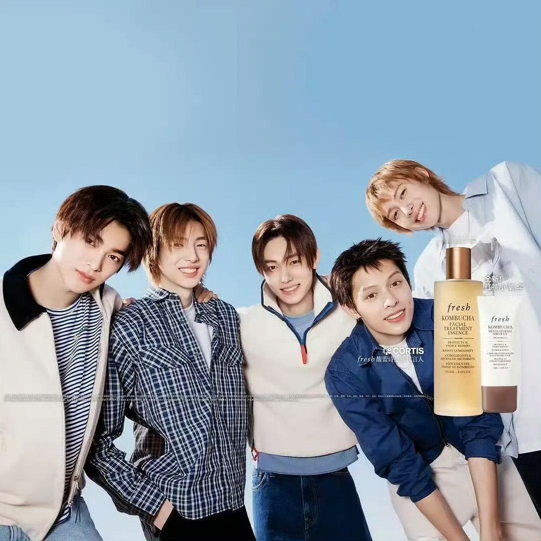 安乾镐就是站哪里都是视觉中心啊