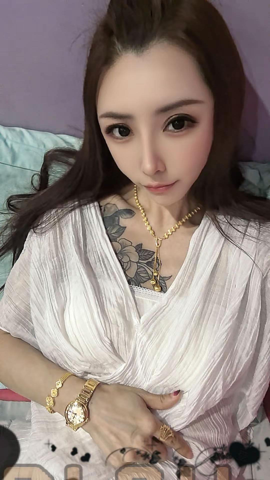 每个人都有自己的角落，安静又辽阔，孤独且踏实……