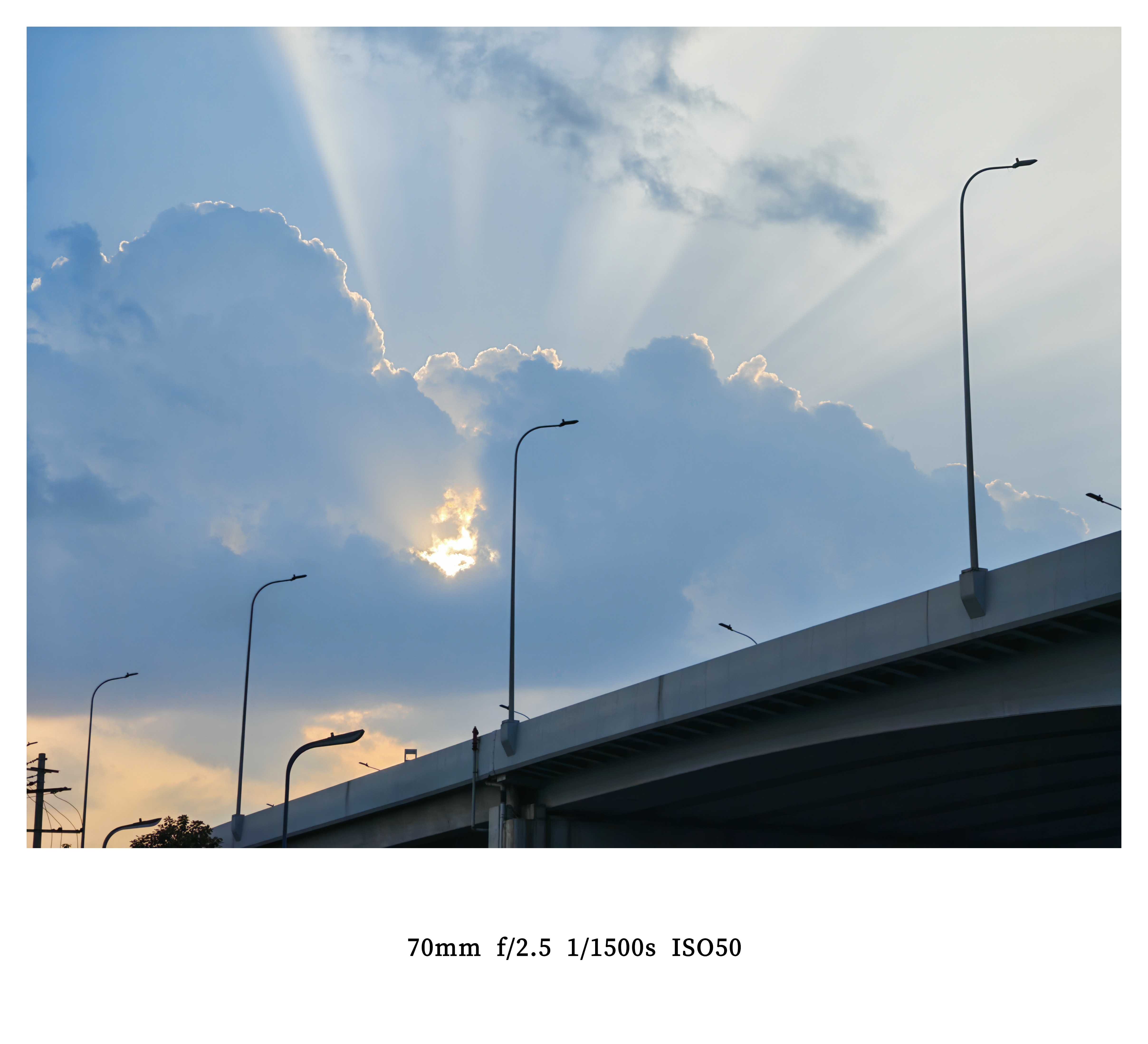 高温之下，随手拍的“天空”！来，晒一张你拍的？[嘻嘻] ​​​