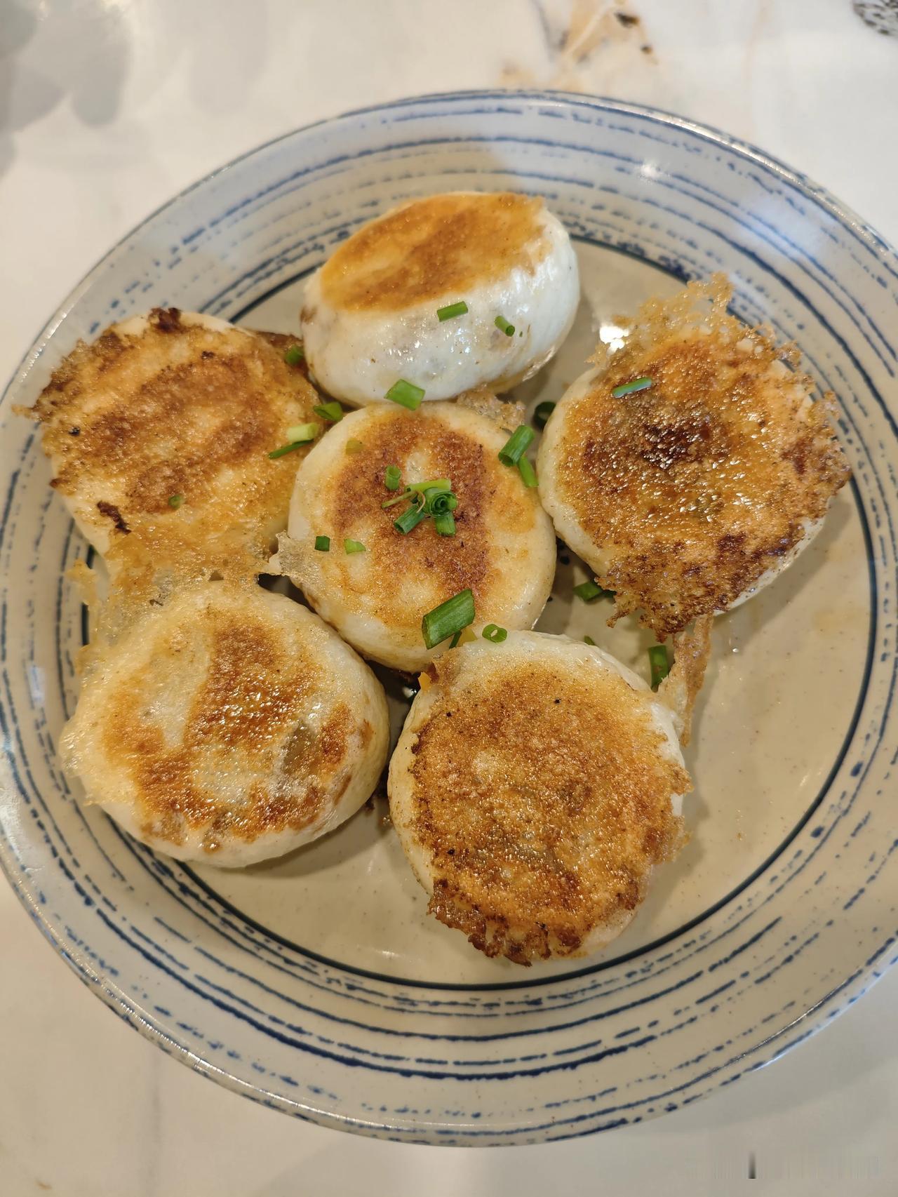 说实话，来游埠古镇，不要只顾着拍照打卡，本地人一早必冲的早茶才是精髓。

每次回