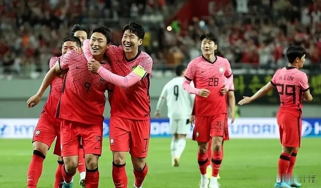这次一共有8支亚洲队伍打进了世界杯，分别是日本、韩国、伊朗、沙特、伊拉克、卡塔尔
