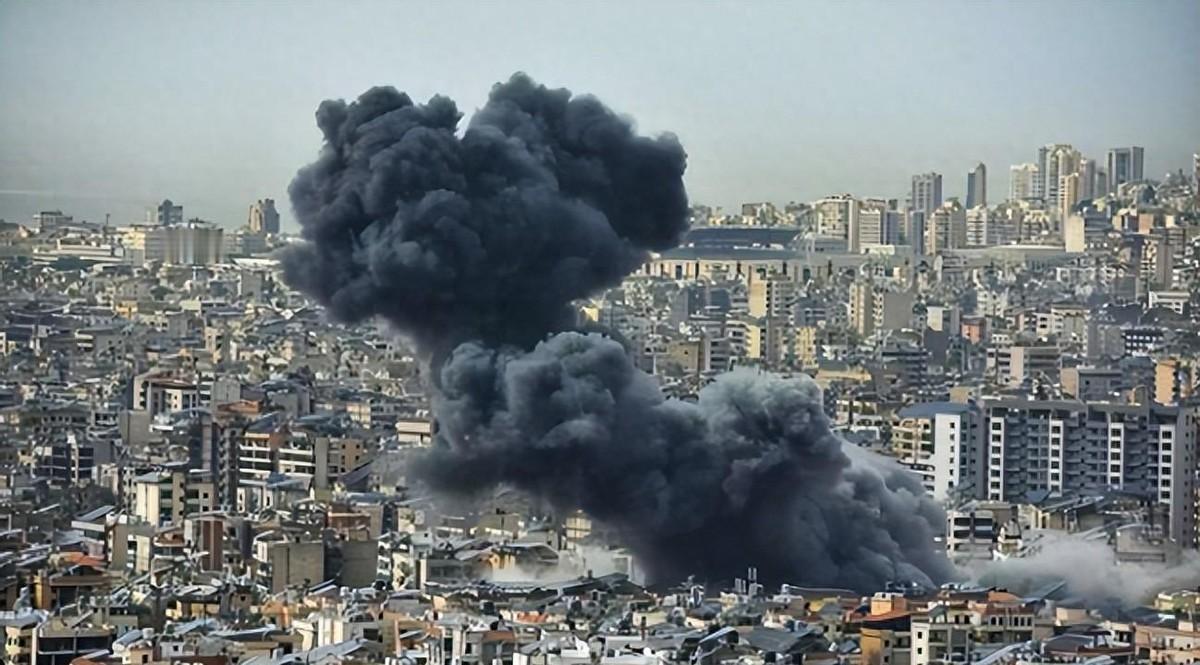 翻开一本巴基斯坦护照，你会发现首页印着一行极其硬核的声明：本证件对除以色列外的所