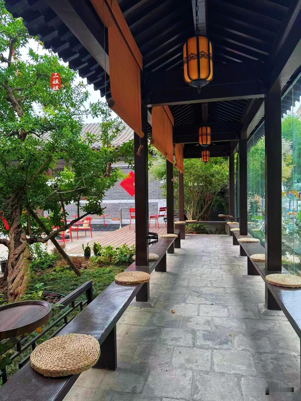 郑州夏日纳凉秘境，私藏在市中心的古寺旁，99%的郑州人都不知道。
今天带娃出门纳