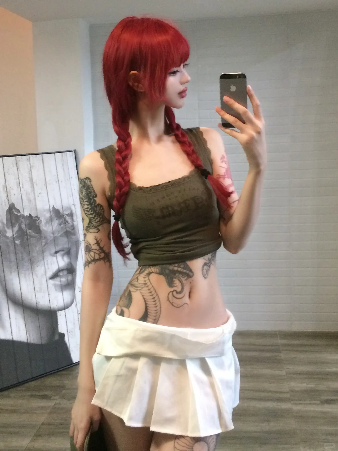 红发很适合军绿衣服唉