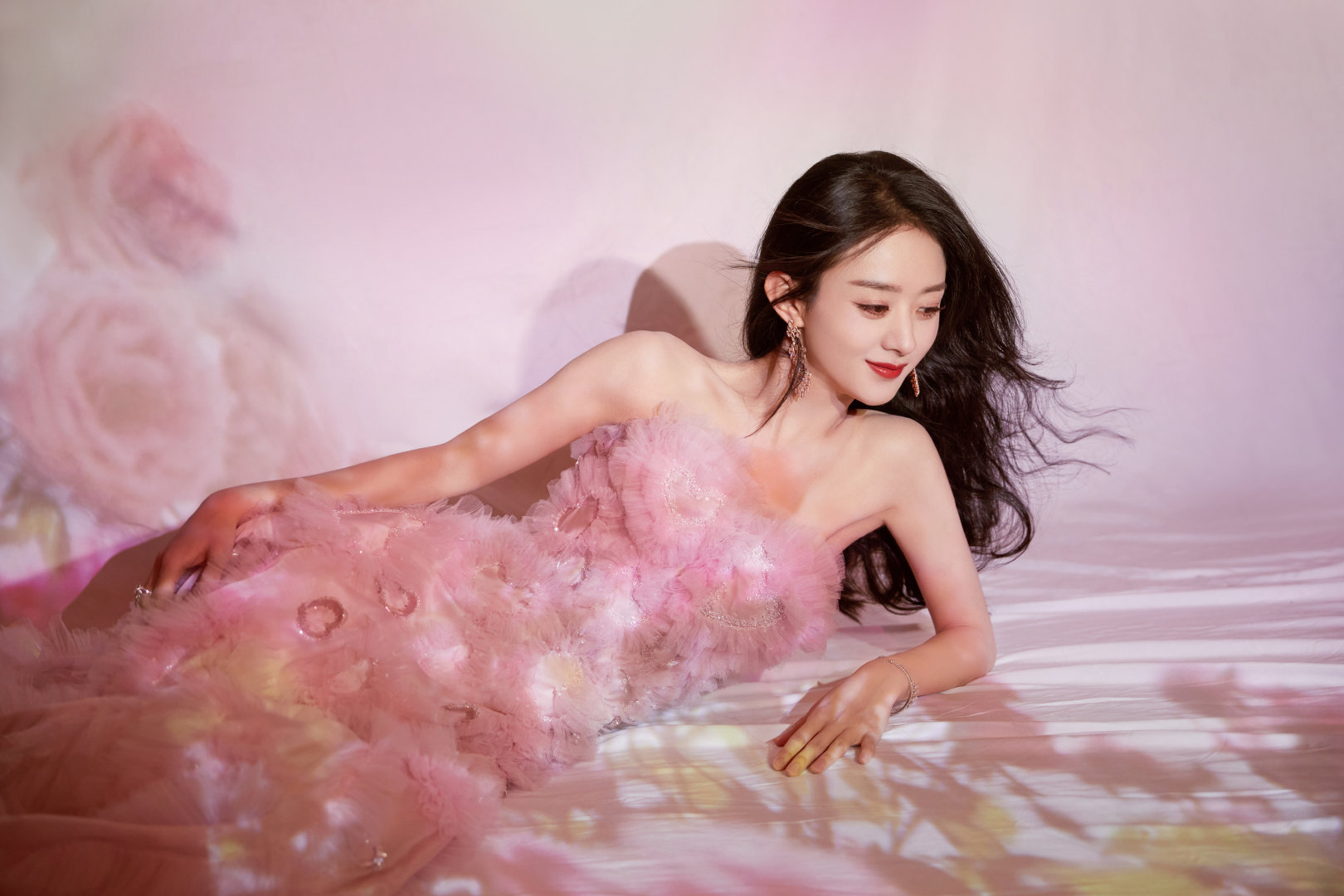 【26】赵丽颖 太爱这次的活动造型了！繁花似锦！超美！ ​​​