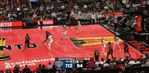 空篮双手暴扣~！！ 