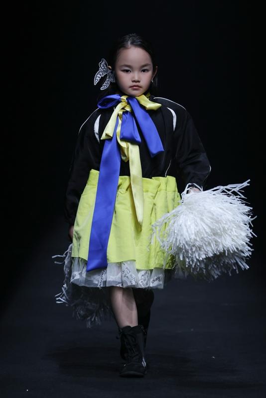 DANSE·C·尤米 2026春季中国国际时装周以"电子衣橱"为主题，将数字时代