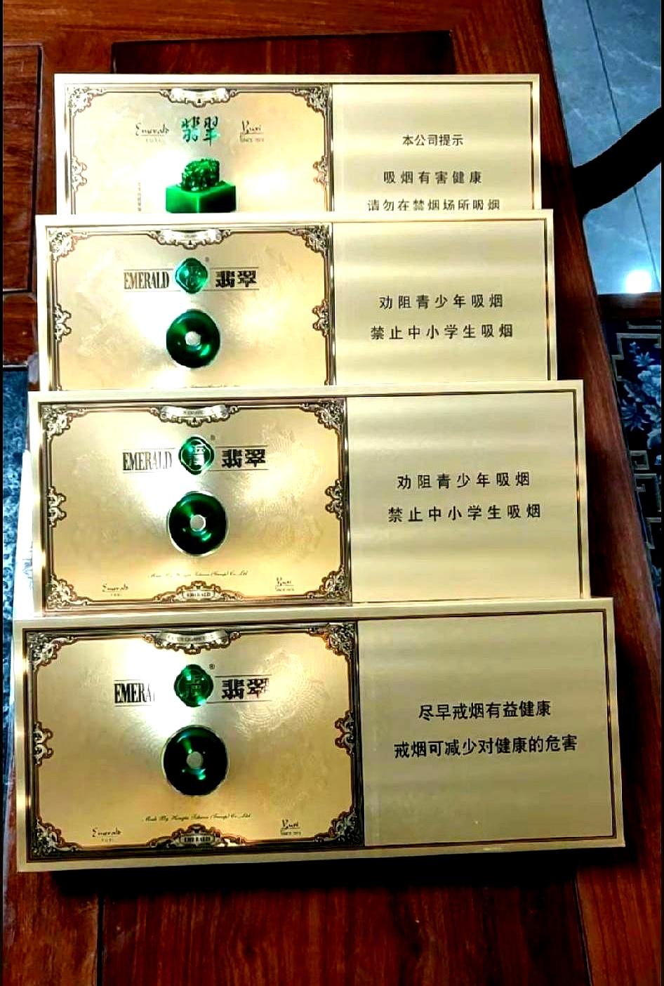 昨天朋友家小子成亲，前后跑了一天，红包照例2000。
散席时，同学把四条烟悄悄塞