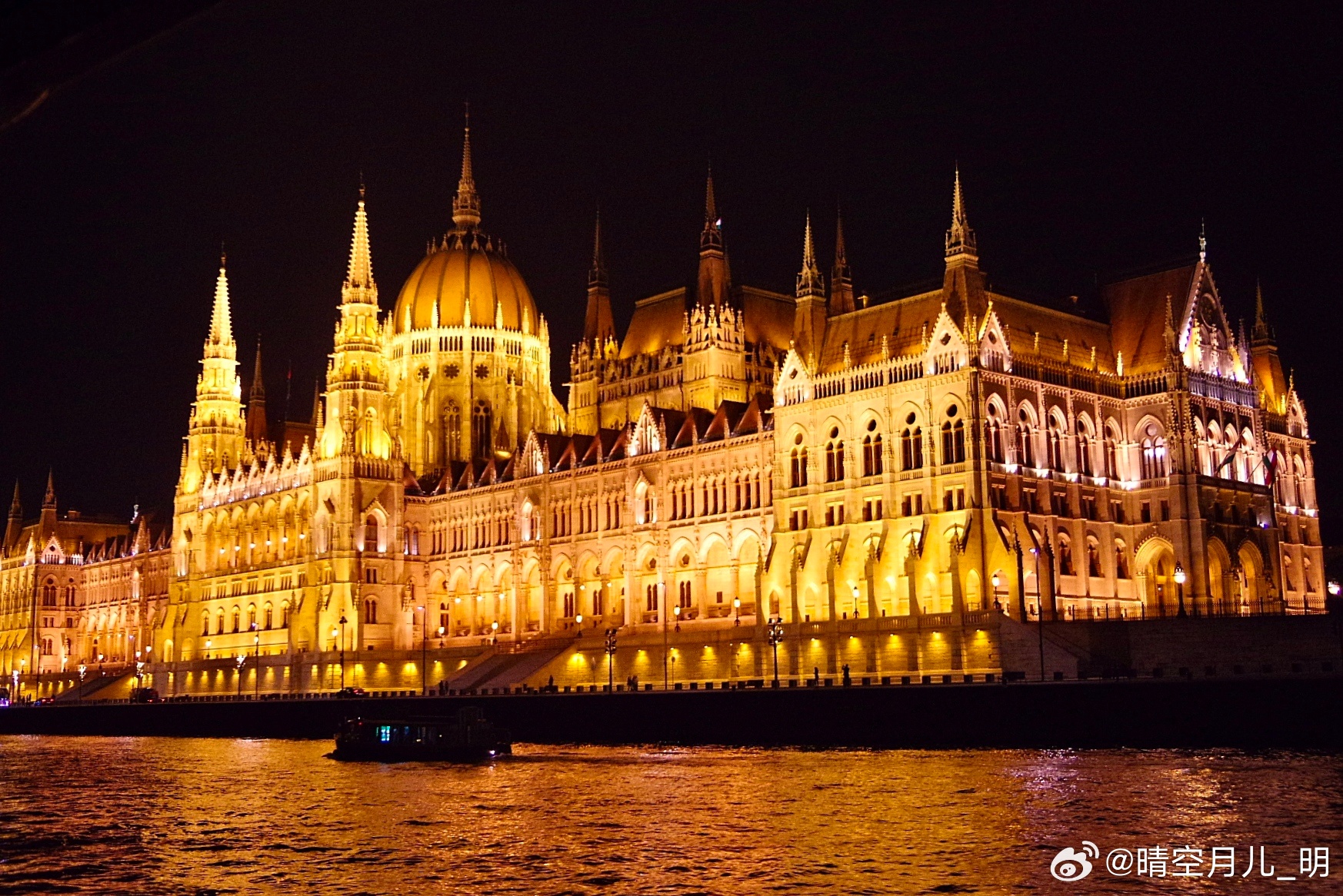 ✈️ 明月行天下108：欧洲 • 匈牙利🇭🇺 🌙布达佩斯夜幕低垂，匈牙利国