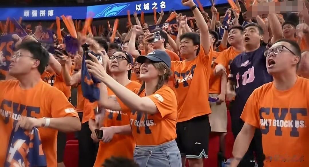 你觉得哪支球队会捧起CBA总冠军我觉得应该是上海吧！上海的年轻球员比较有实力，而